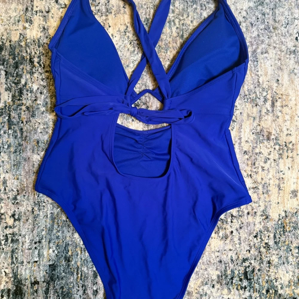 Shade & Shore One-Piece Swimsuit with cutout and underwire sz XL